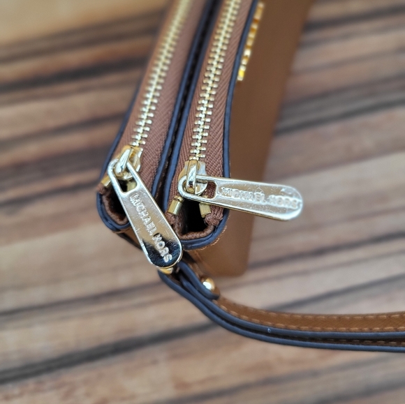 Michael Kors Double Zip Brown Wristlet, Like New Condition - Picture 5 of 5
